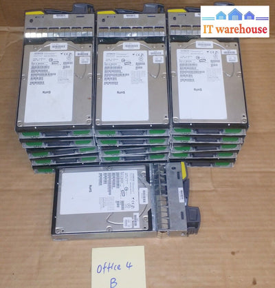 16 X Netapp 17R6348 Hus103014Flf210 147Gb 10K Fiber Hdd F/W Na00 W/Tray @