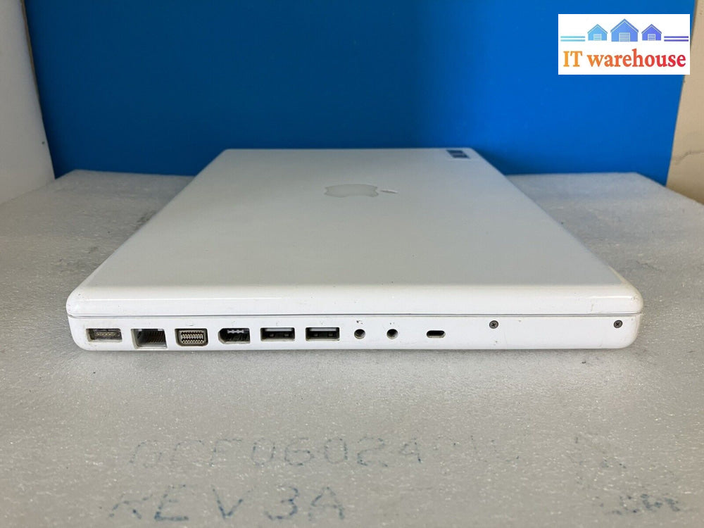 ~ Apple Macbook 13’ Laptop 2008 A1181 C2D 2.4Ghz / 2Gb 160Gb Os 10.5 (Read)