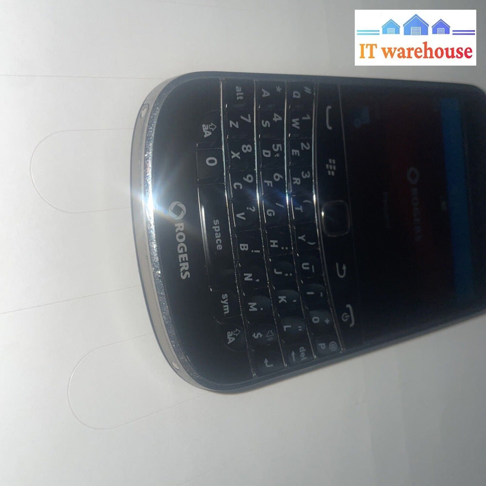 (Grade A) Blackberry Bold 9900 8Gb Cell Phone (Carrier: Rogers Fido)