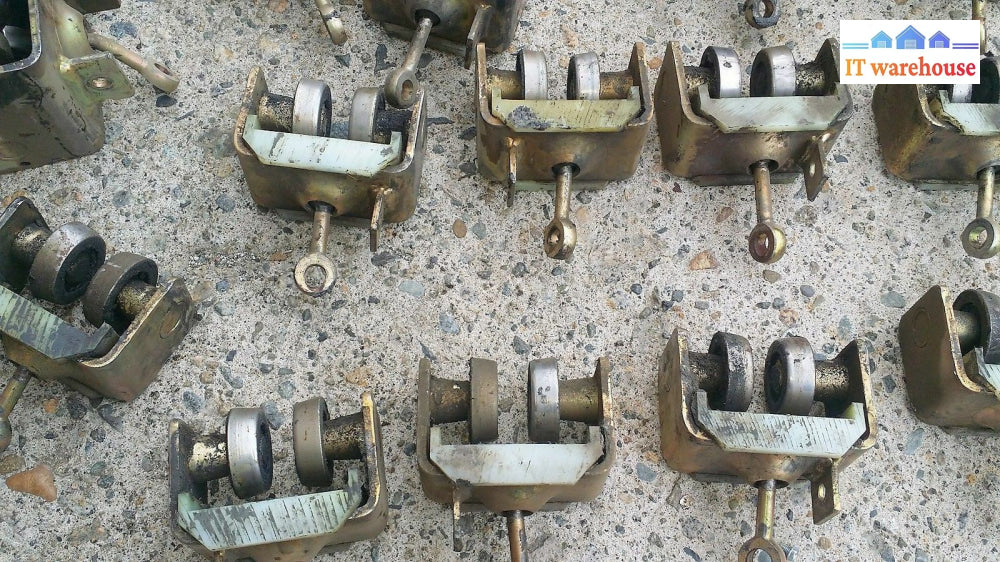 Lot Of 16 Heavy Duty Latch With Wheels (Unknow Use)