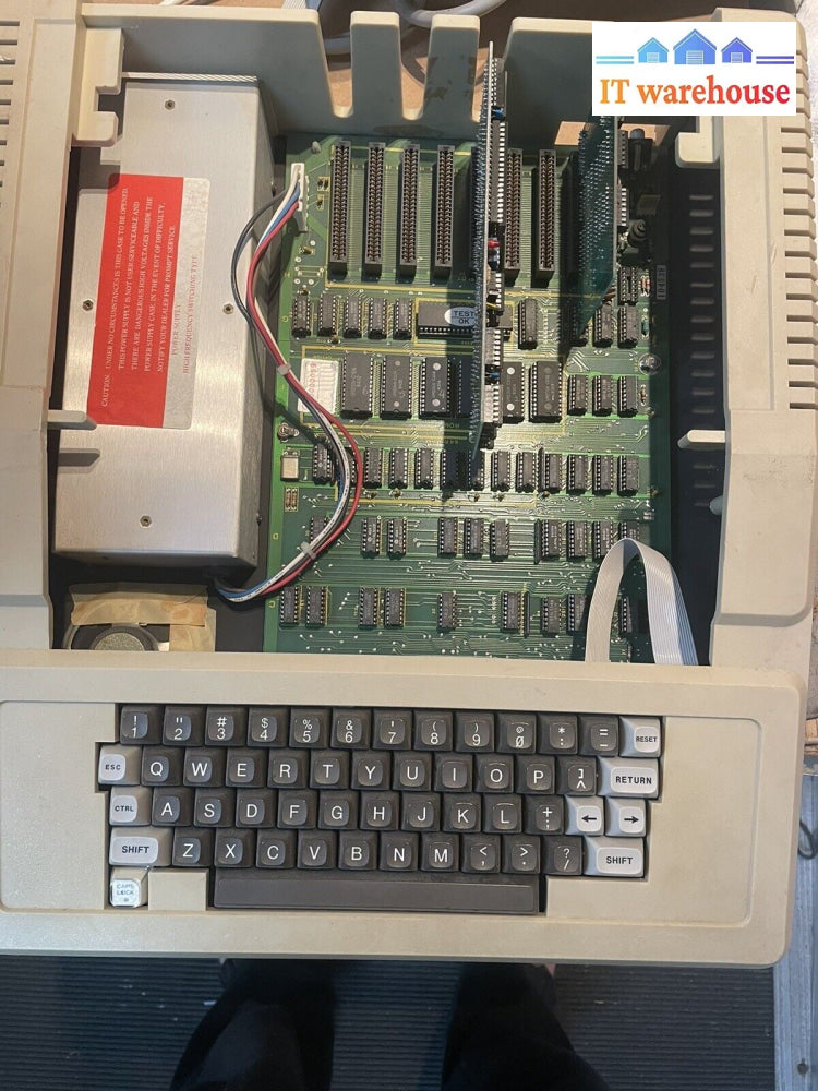 Vintage Apple Ii Clone Computer Cv-777 Canadian Clone